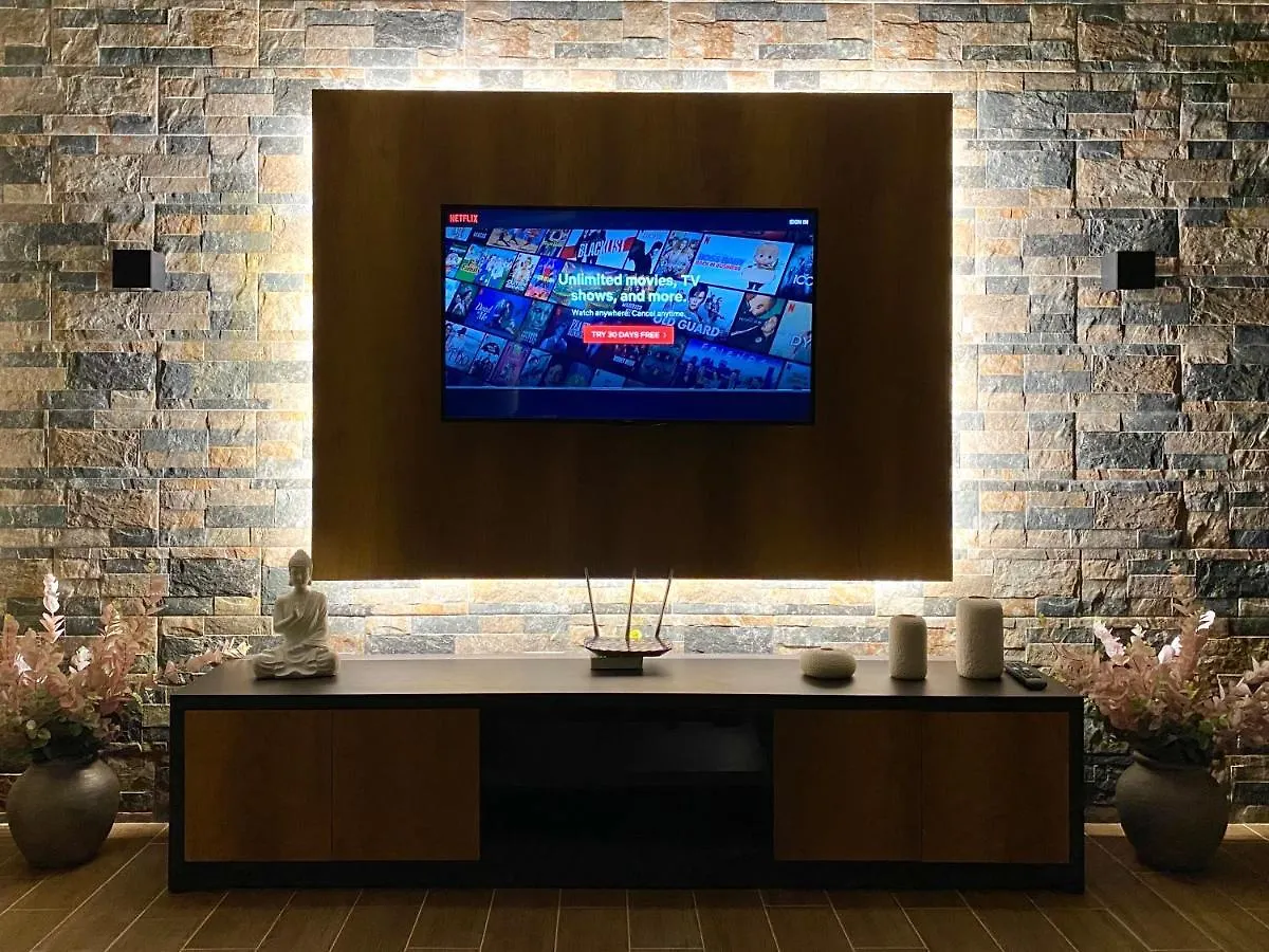 فلورا Eka Luxury Apartments 0*,  ألبانيا